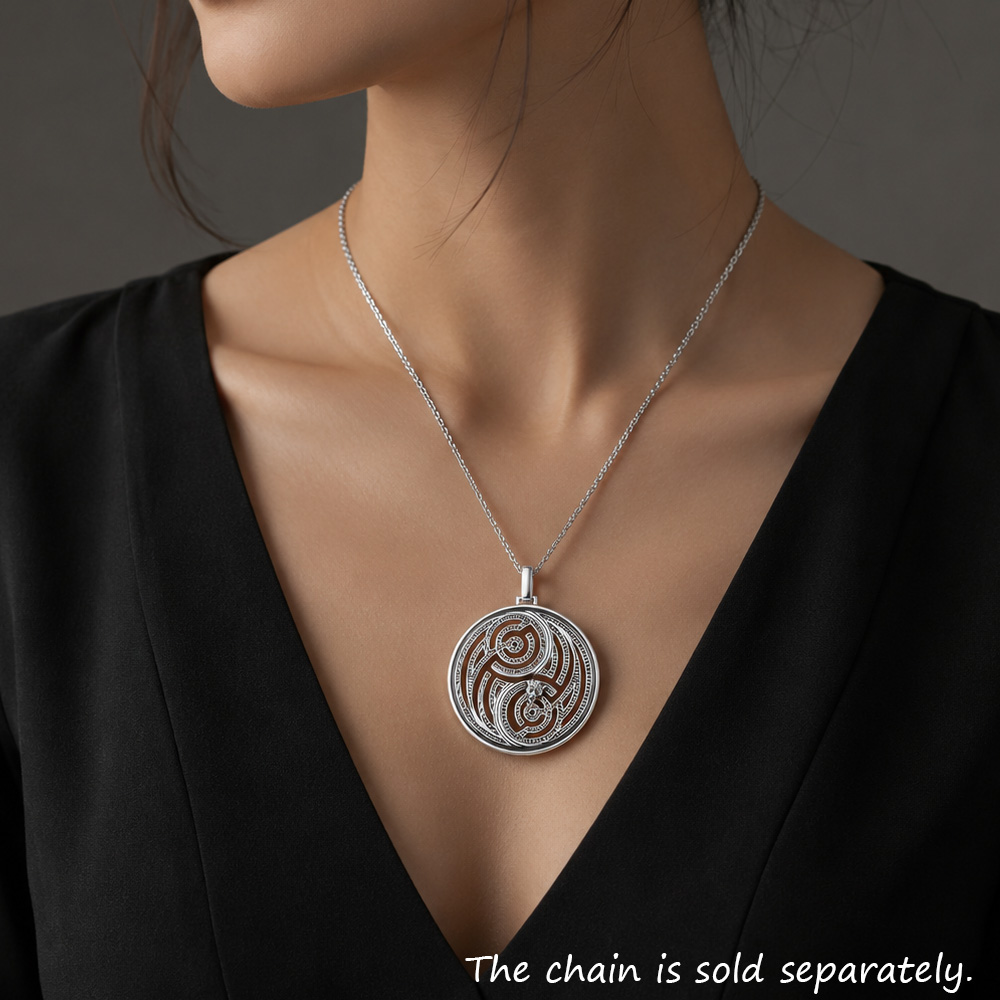 Panther Maze Round Pendant Bra - огляд і ціна Men'S Accessories Jewelry Brands